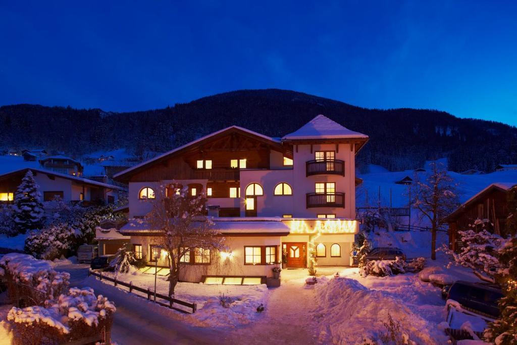 Ferienhotel Bergland Arzl im Pitztal Exterior foto